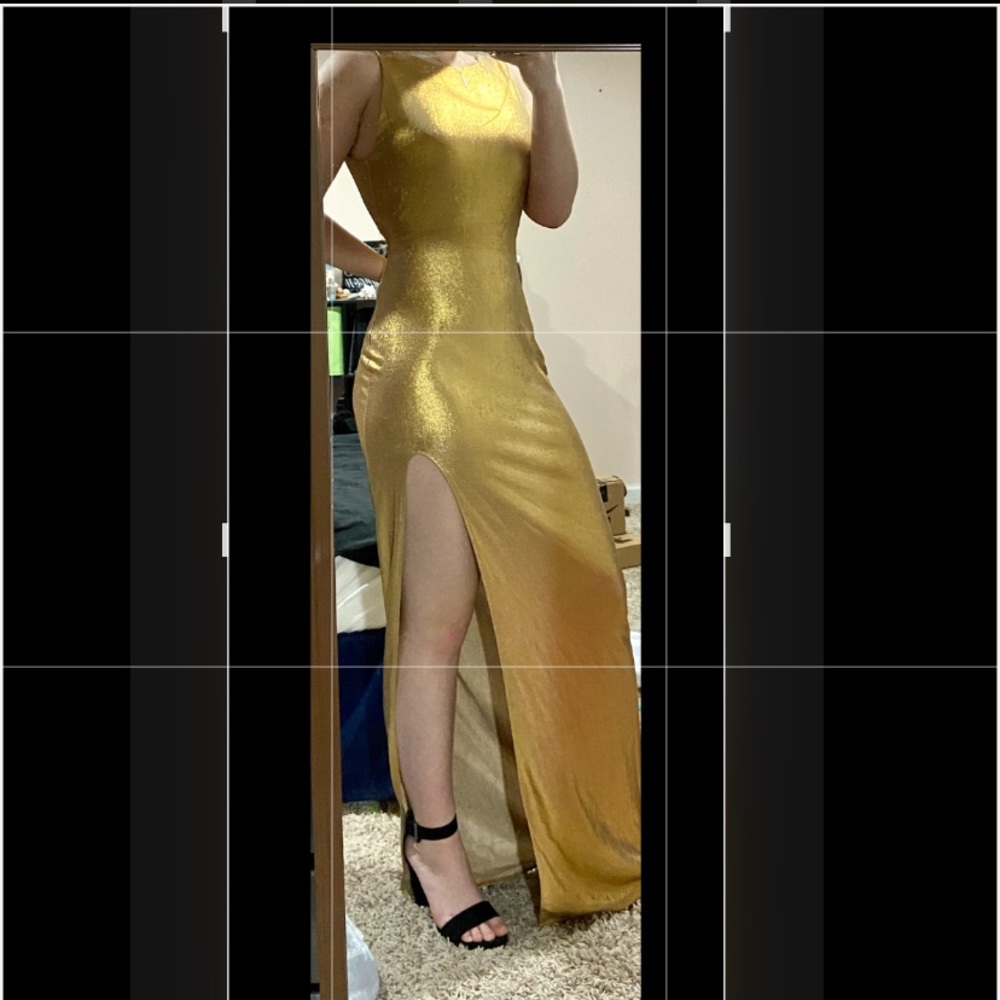 Long, sleeveless dress